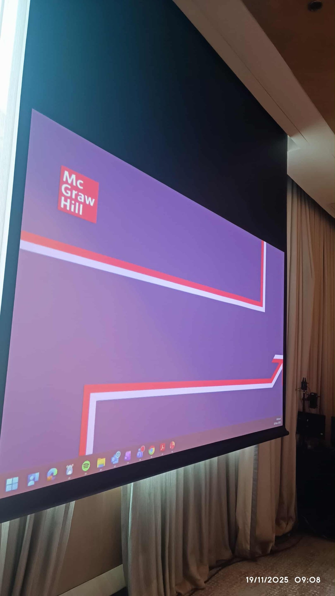 Multimedia Projector for Rental