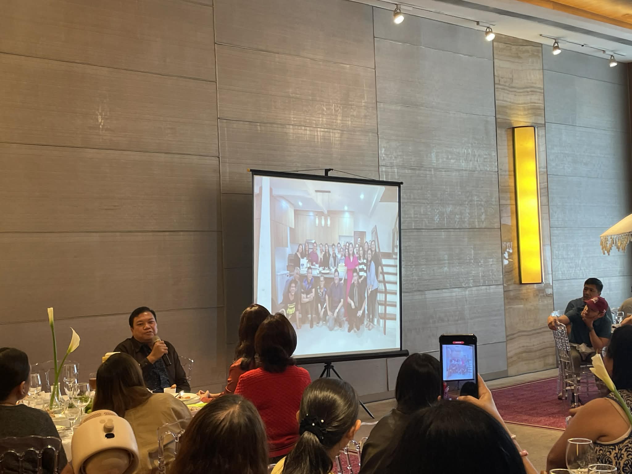 Multimedia Projector for Rental