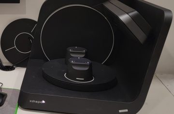 3shape-F8-scanner-on-desk